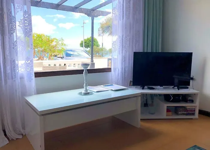 2 Bedroom Front Line Puerto Del Carmen Villa *