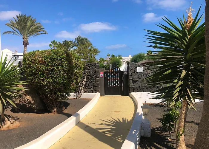 2 Bedroom Front Line Puerto Del Carmen Villa *