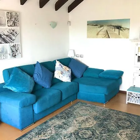 2 Bedroom Front Line Puerto Del Carmen Villa *